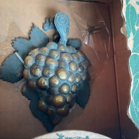 FLORA FAUNA Solid Brass Door Knocker Grapes Green Gold New Vintage - Picture 3 of 15